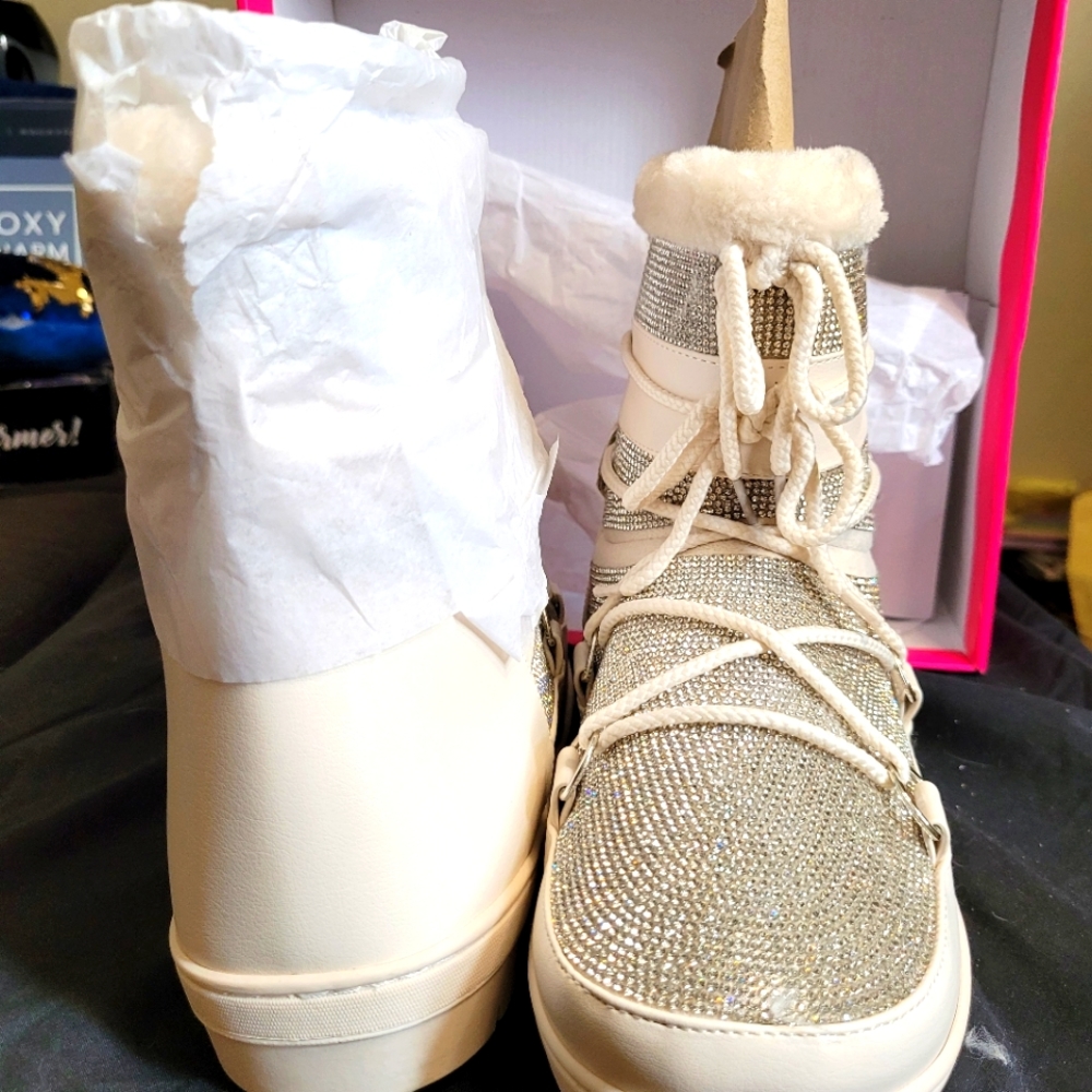 White Diamond 💎 Boots - Picture 5 of 10